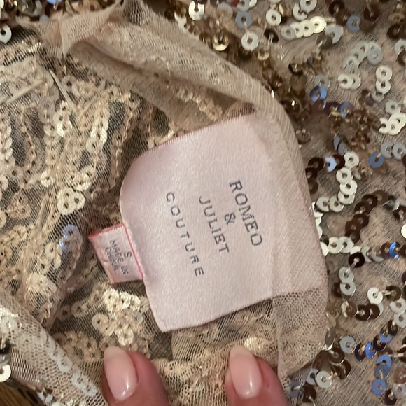 Romeo&Juliet Couture Gold Racer Back Tank Top - Picture 3 of 4